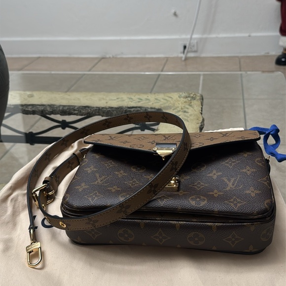 Louis Vuitton Brand New Women Bag Monogram  Reverse Pochette Métis with Dust Bag - Picture 7 of 8